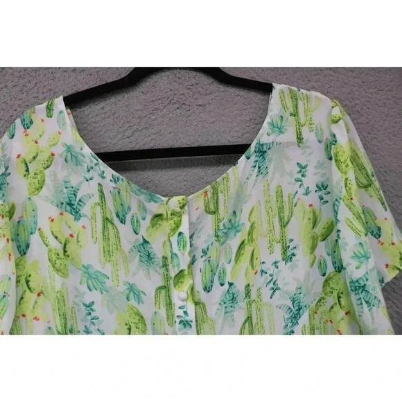 Torrid Silky Short Sleeve Blouse-Size 3X-Cactus-Back Buttons-Chiffon - Picture 8 of 9